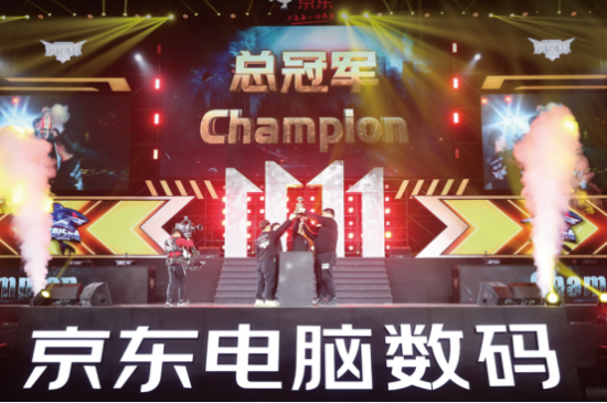 佟丽娅40岁依旧魅力四射的时尚风采